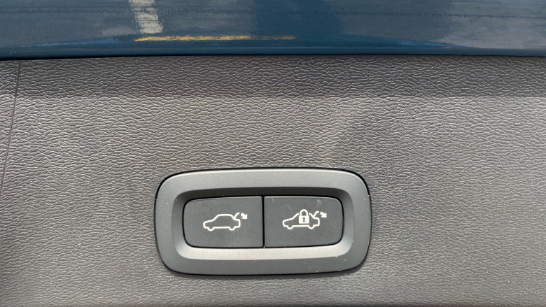 Volvo Xc40 2.0 B4P Plus Dark 5dr AWD Auto Petrol Estate